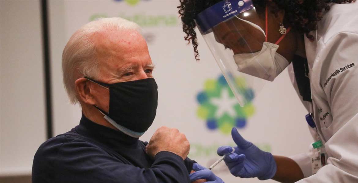 ‘No hay nada que temer’, dice Biden tras ser vacunado contra Covid-19