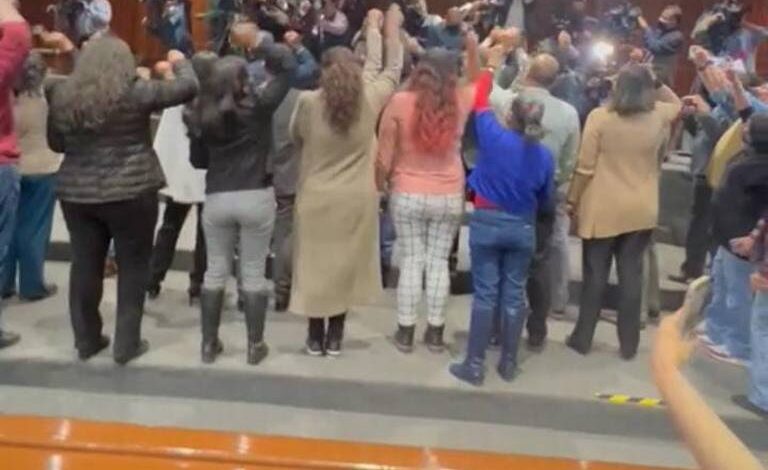 Acto histórico: panistas ante manifestación de periodistas en San Lázaro