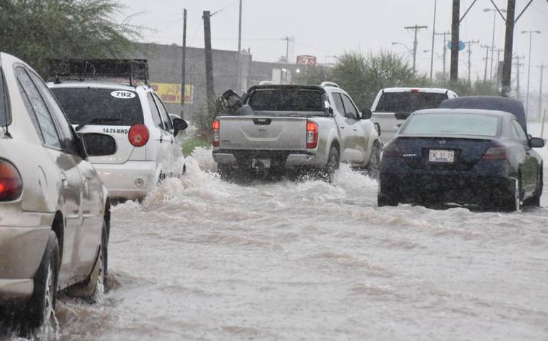 Inunda lluvia calles y avenidas del Norte y Centro de la ciudad