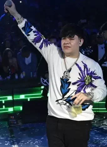 JUNIOR H ABARROTA EL PALENQUE