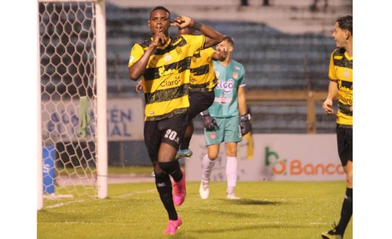 Locomotive adqueire a Daniel Carter