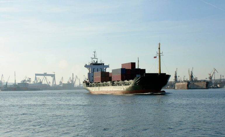 La IMO impone un calendario firme para la transición a energías limpias en el transporte marítimo y reduce las emisiones de gases de efecto invernadero.