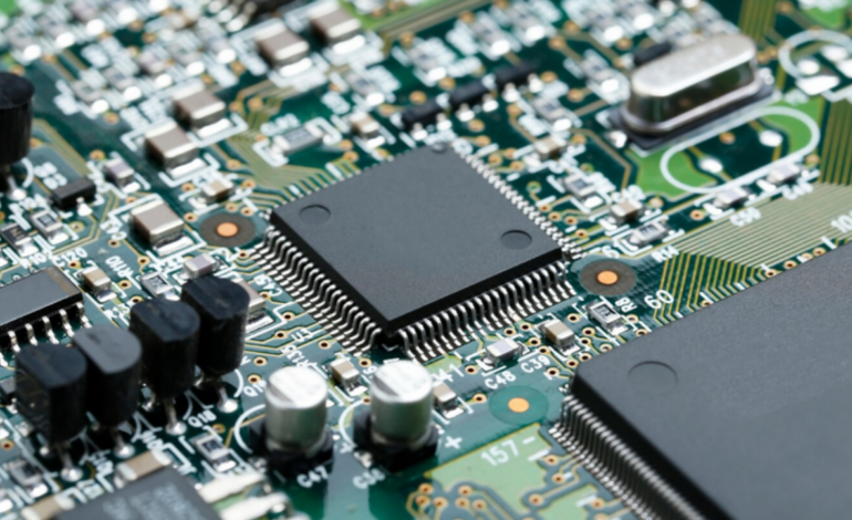 EE.UU. impone derrumbe al mercado de alta tecnología con arancel que obliga a aumentar precios y afecta a multinacionales como Intel y AMD