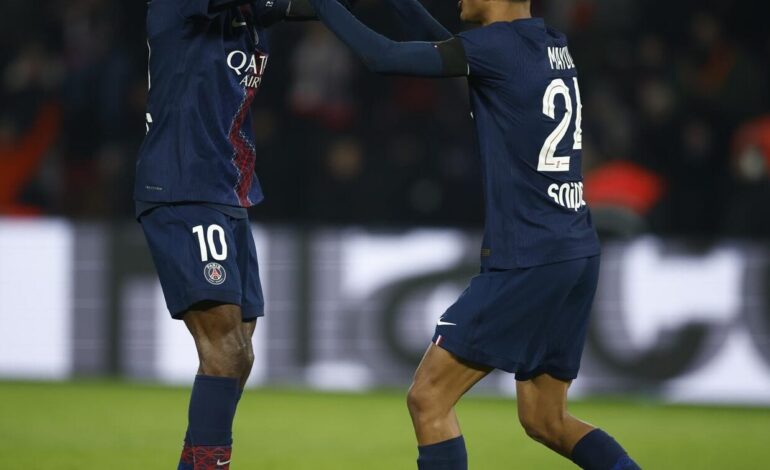 El líder absoluto del París Saint-Germain, Dembélé, asegura la lucha por el título de la Ligue 1 con un golazo en la recta final.