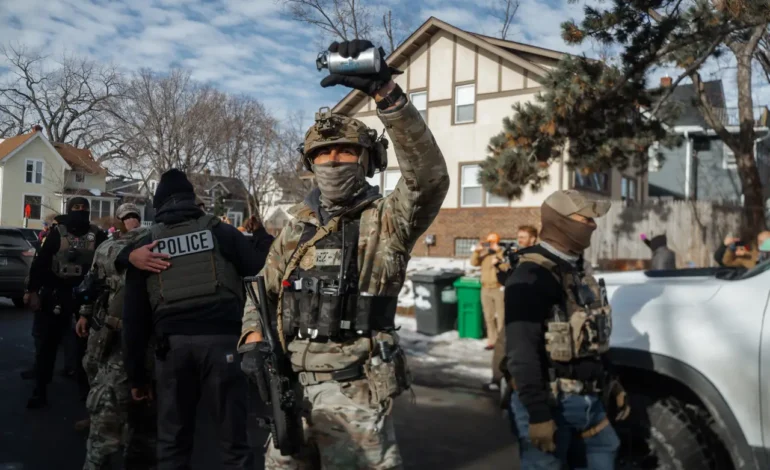 ICE no solo parece y actúa como una fuerza paramilitar, lo es, y eso hace que sea más difícil de controlar